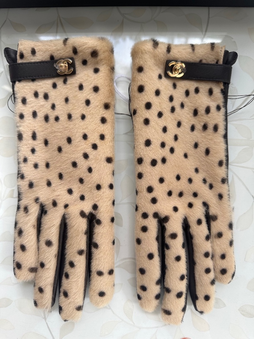 Authentic New 26A Chanel Pony Leopard Polka Dot Gloves Blazy